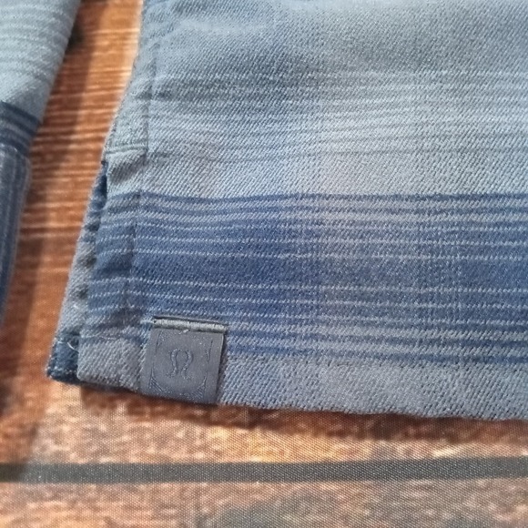Lululemon Long Sleeve Button Up Shirt Men's Small Blue/Gray - Picture 3 of 5
